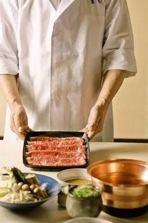 お料理をお運びします